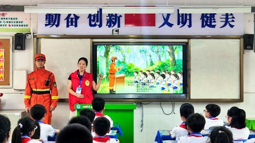 柳州市多部门联合开展科普进校园活动